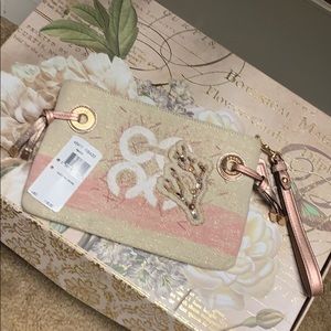 Great condition coach clutch!